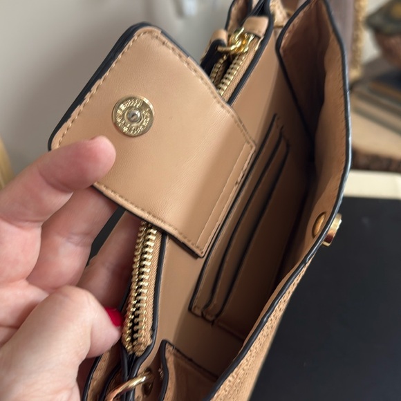 Steve Madden‎ Tan Woven Wristlet/ Crossbody Bag w/ Adjustable Strap Gold Accents - Picture 5 of 10